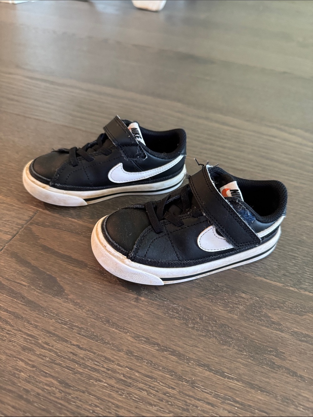 Nike Kids Black and White Velcro Low-Top Sneakers